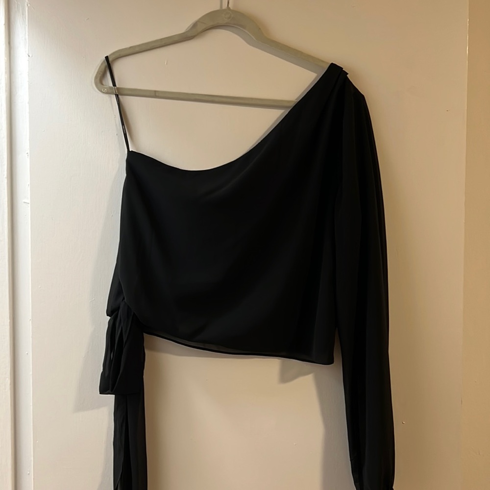 One shoulder tie black crop top